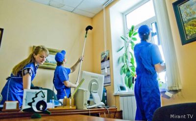 клининговые услуги, химчистка мягкой мебели в офисе